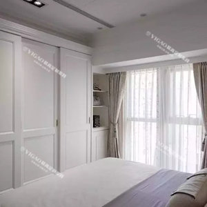 你選到頂?shù)亩ㄖ埔鹿襁€是不到頂?shù)亩ㄖ埔鹿?>

                        <h4><font>你選到頂?shù)亩ㄖ埔鹿襁€是不到頂?shù)亩ㄖ埔鹿?/font><span>2016-08-06</span></h4>

                        <p>定制衣柜的時候，你有注意到么？有的人定制衣柜是到頂?shù)囊鹿瘢怯械亩ㄖ频囊鹿竦捻斁碗x房頂還有一部分距離。很多人在定制衣柜的時候都會有一個糾結(jié)，衣柜是到頂好還是不到頂好呢？小編為大家總結(jié)了一些定制衣柜到頂與不到頂?shù)膬?yōu)缺點，以便大家更好的選擇。</p>

                        <a href=